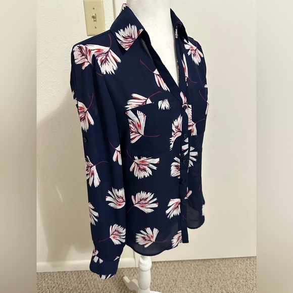 Express women’s blouse v neck button lightweight navy floral professional top S - Picture 2 of 7